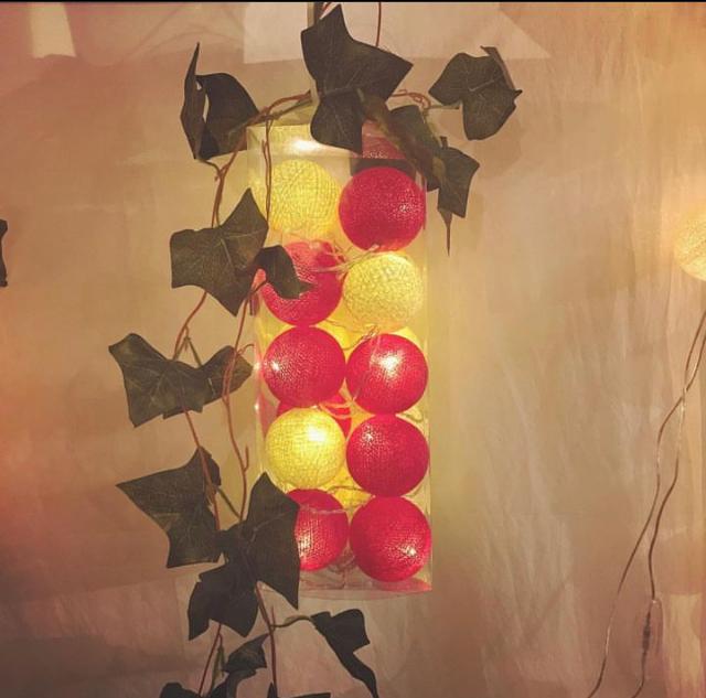 Guirnaldas de luces rojas y beige Pipilotas